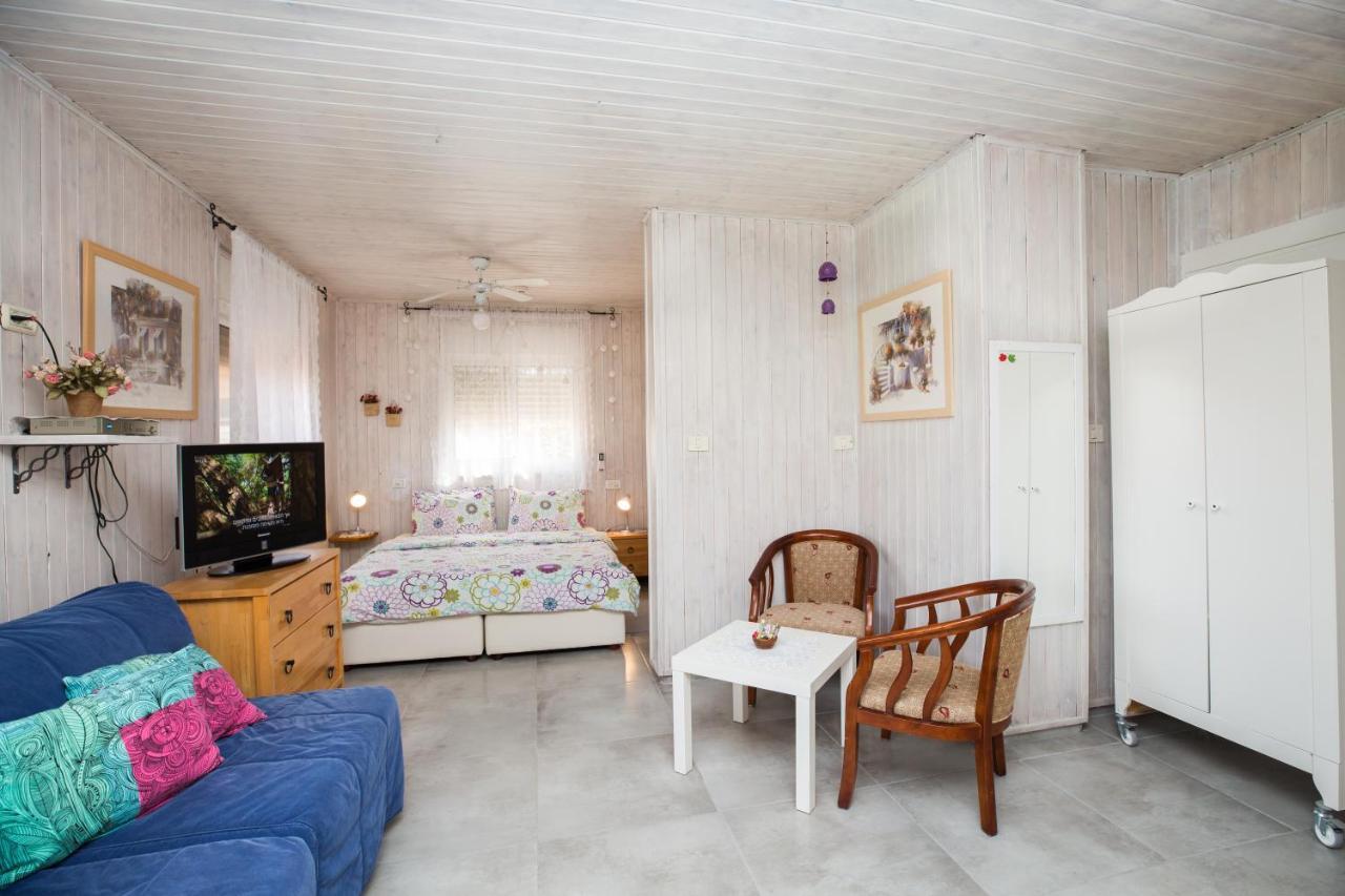 Leyad Hashmura Lodging Йесод-Амаала Экстерьер фото