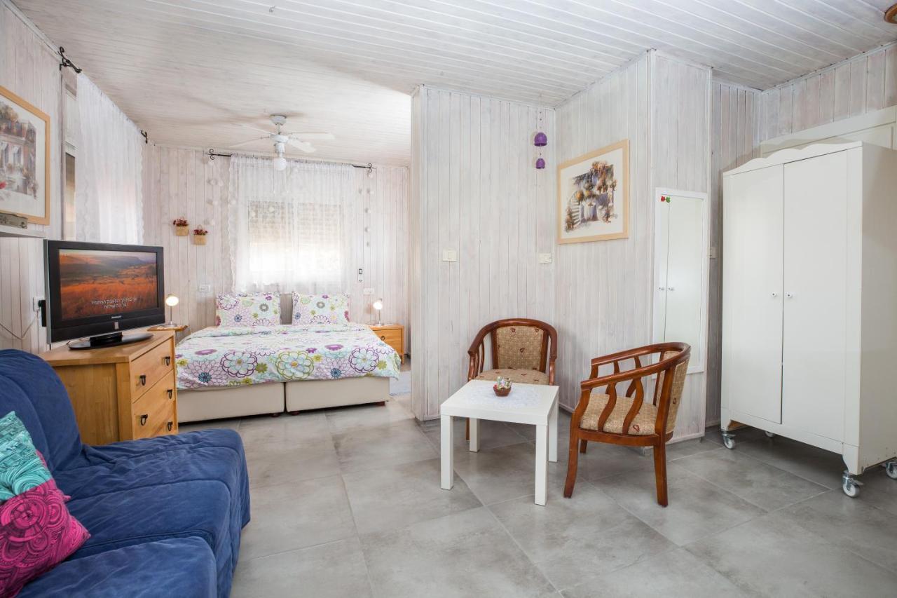 Leyad Hashmura Lodging Йесод-Амаала Экстерьер фото