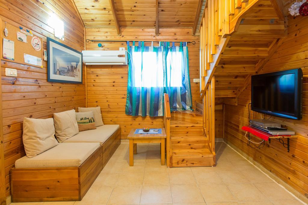 Leyad Hashmura Lodging Йесод-Амаала Экстерьер фото