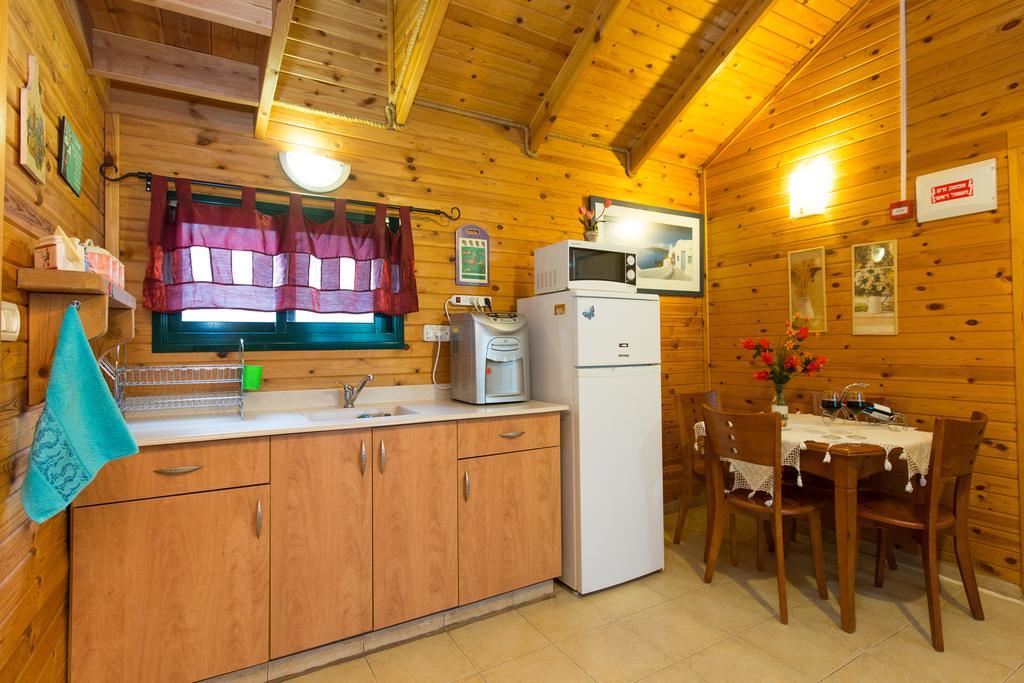 Leyad Hashmura Lodging Йесод-Амаала Экстерьер фото