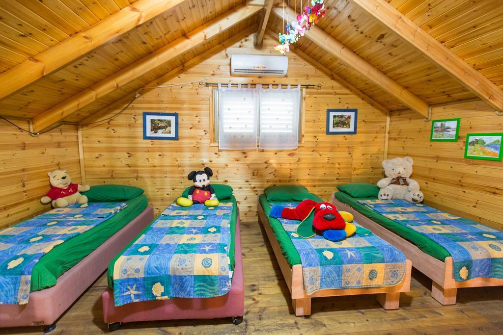 Leyad Hashmura Lodging Йесод-Амаала Экстерьер фото