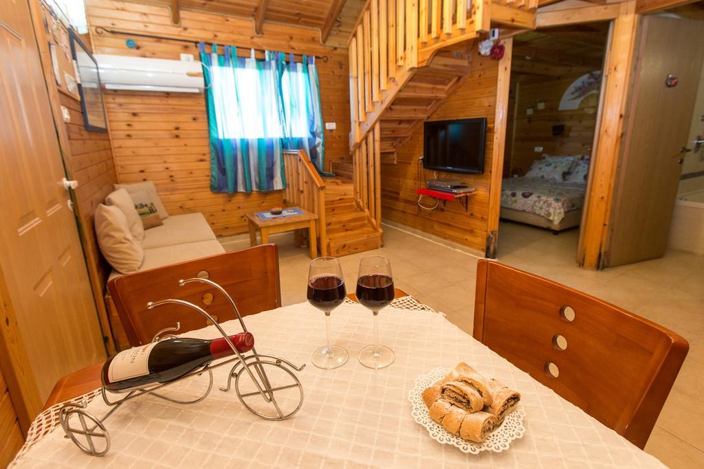 Leyad Hashmura Lodging Йесод-Амаала Экстерьер фото