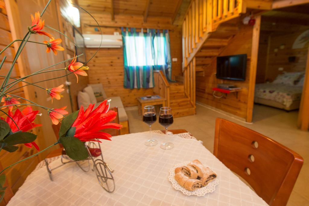 Leyad Hashmura Lodging Йесод-Амаала Экстерьер фото