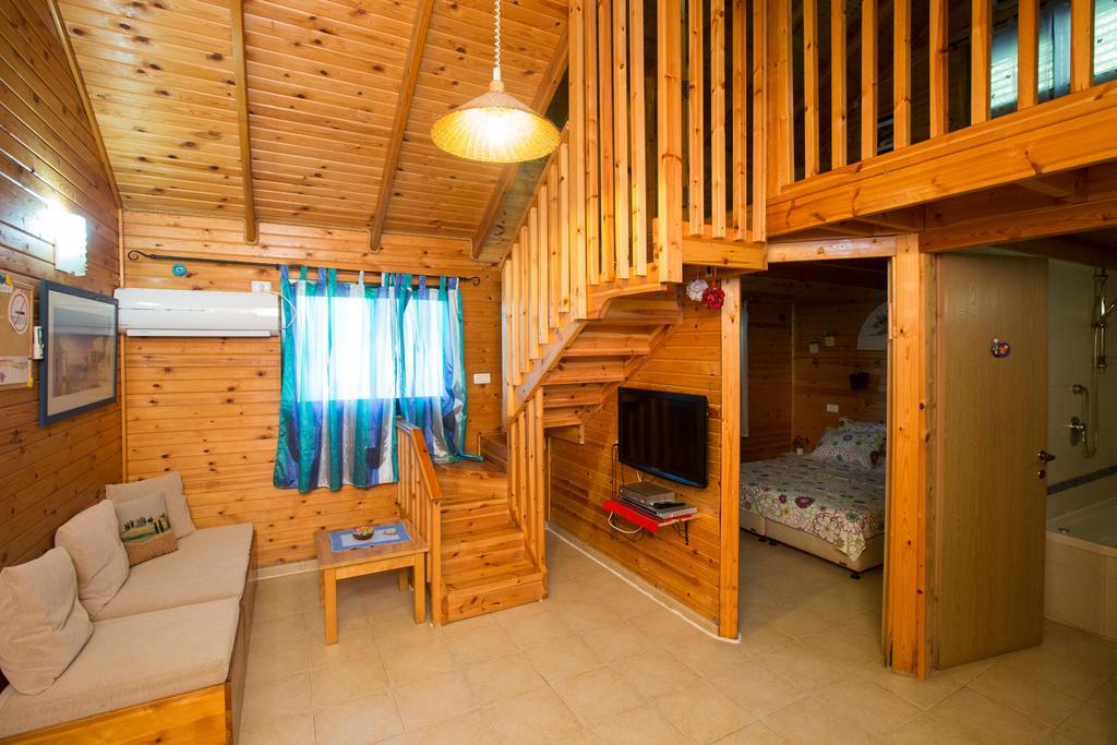 Leyad Hashmura Lodging Йесод-Амаала Экстерьер фото