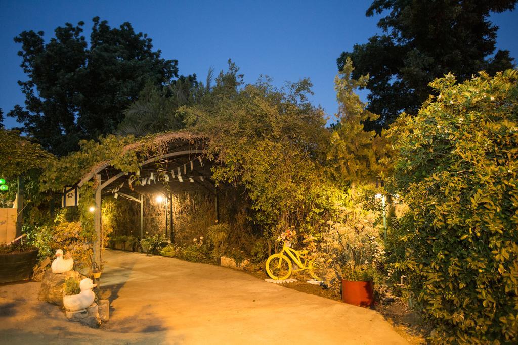 Leyad Hashmura Lodging Йесод-Амаала Экстерьер фото