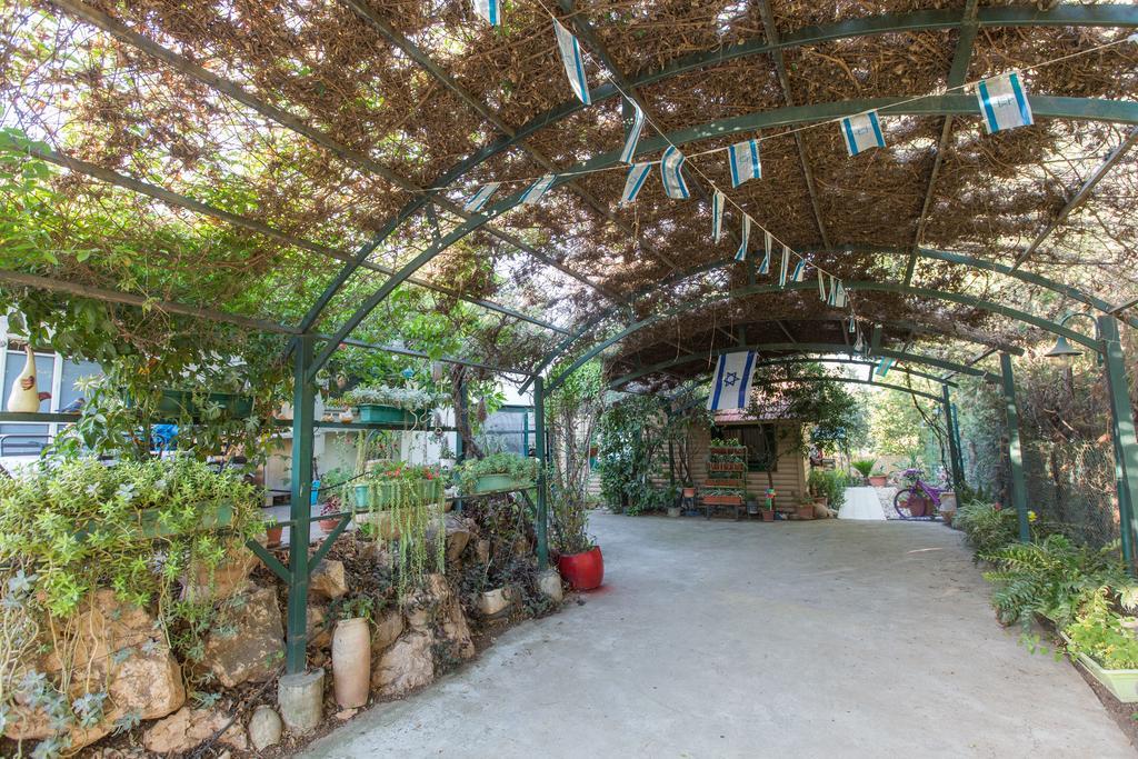 Leyad Hashmura Lodging Йесод-Амаала Экстерьер фото
